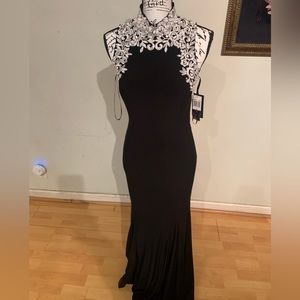 Size 6 Aqua exclusively for Bloomingdale’s black evening gown